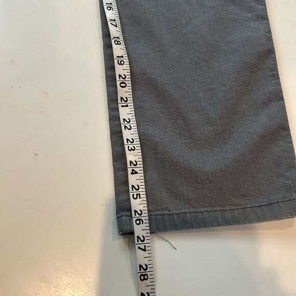 St.John gray, five package jeans, straight leg size 2 - Picture 10 of 11